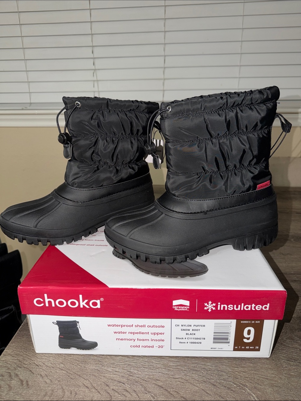 Women’s size 9 chooka Black Waterproof Insulated Snow Boots